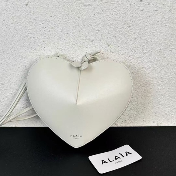 Alaia Cream Heart-Shaped Mini Shoulder Bag - Picture 2 of 6